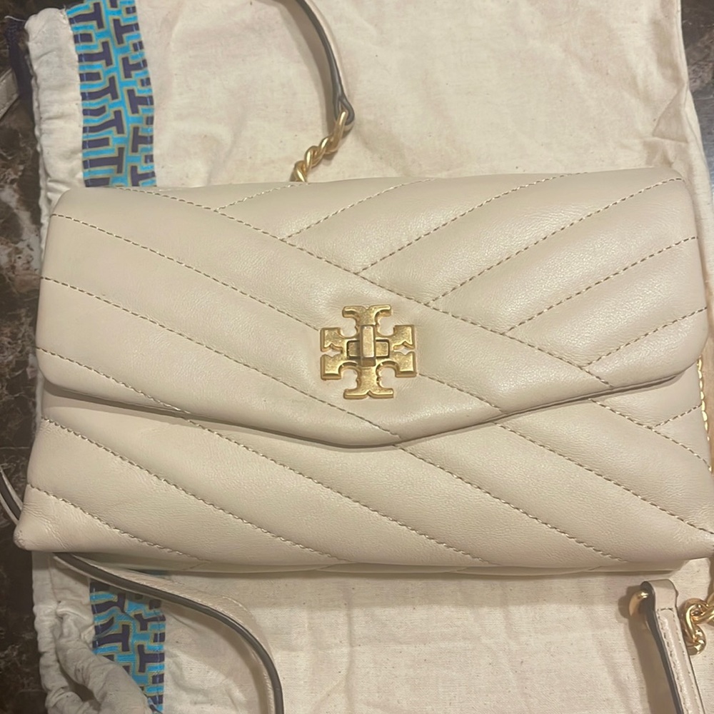 Kira chevron chain wallet
